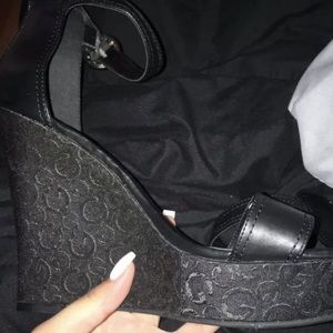 BRAND NEW Women’s guess wedges size 9.5